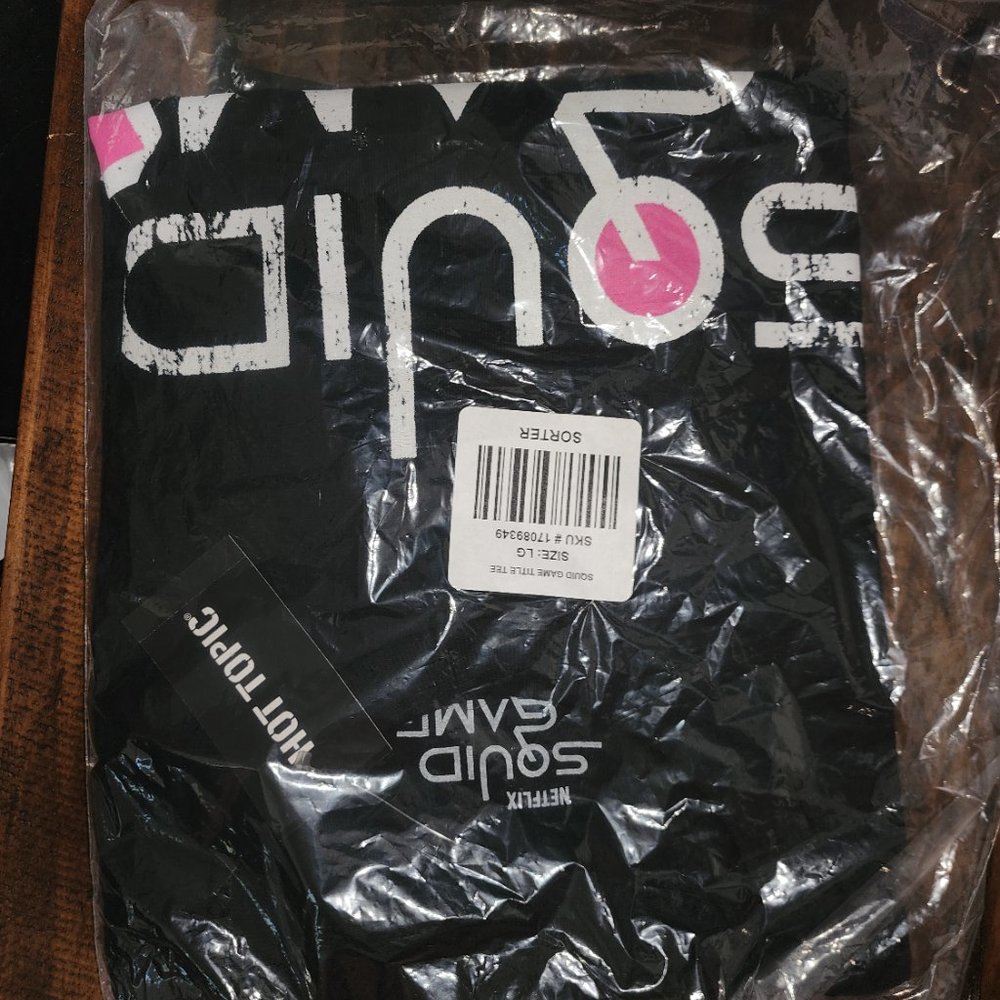 Netflix Squid Game title tee Hot Topic Large Shirt